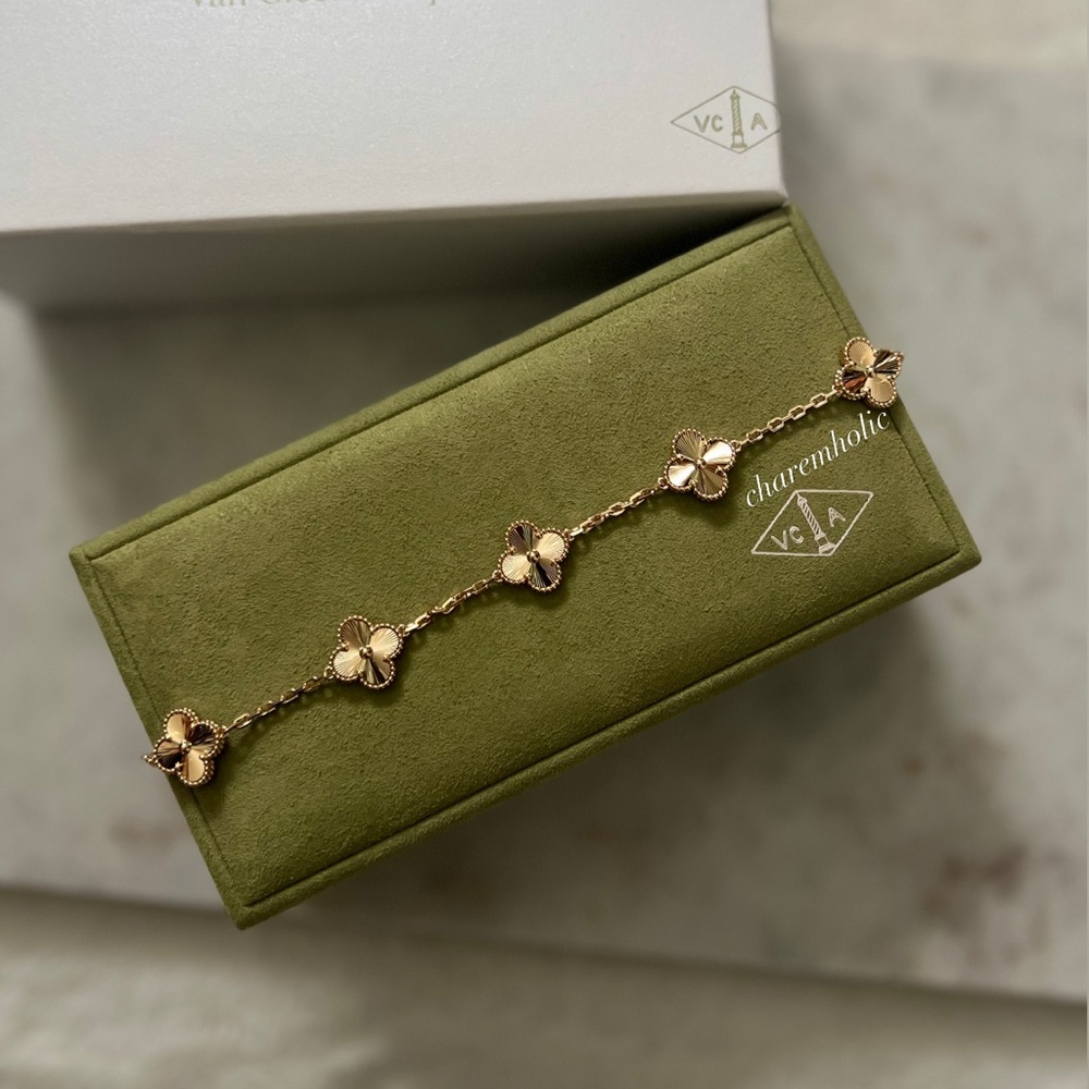 Van cleef arpels 💛 VCA Y24 Vintage 18K Yellow Gold Guilochee Bracelete - Picture 2 of 6